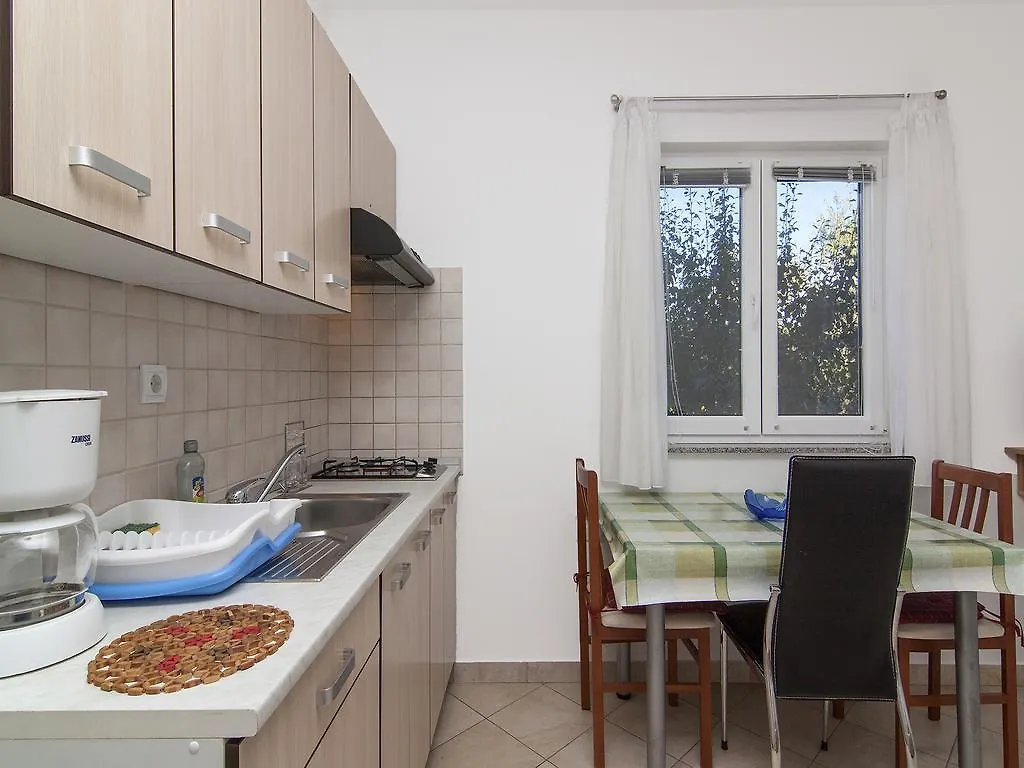 Apartments Alen Fazana