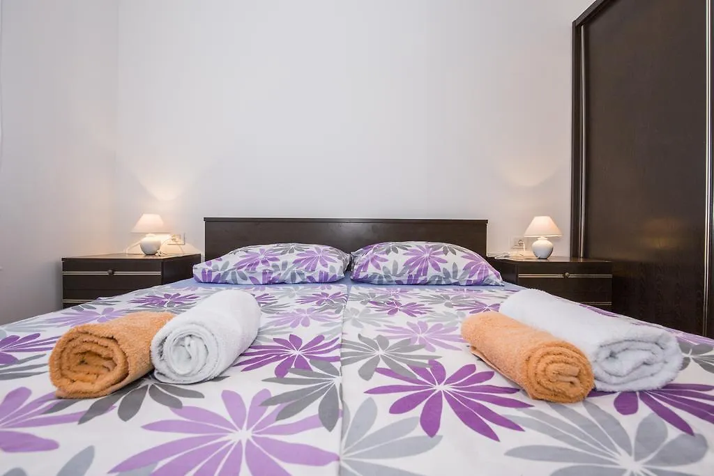 Apartments Alen Fazana