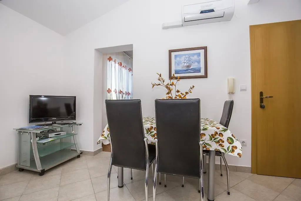 Apartments Alen Fazana 0*,  Croatia