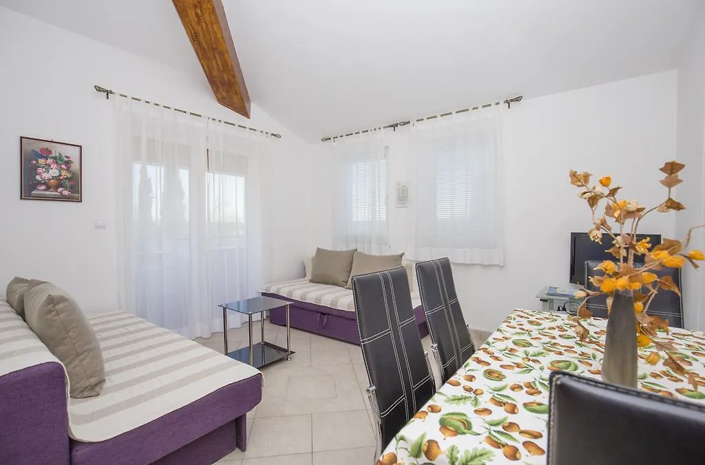 Apartments Alen Fazana
