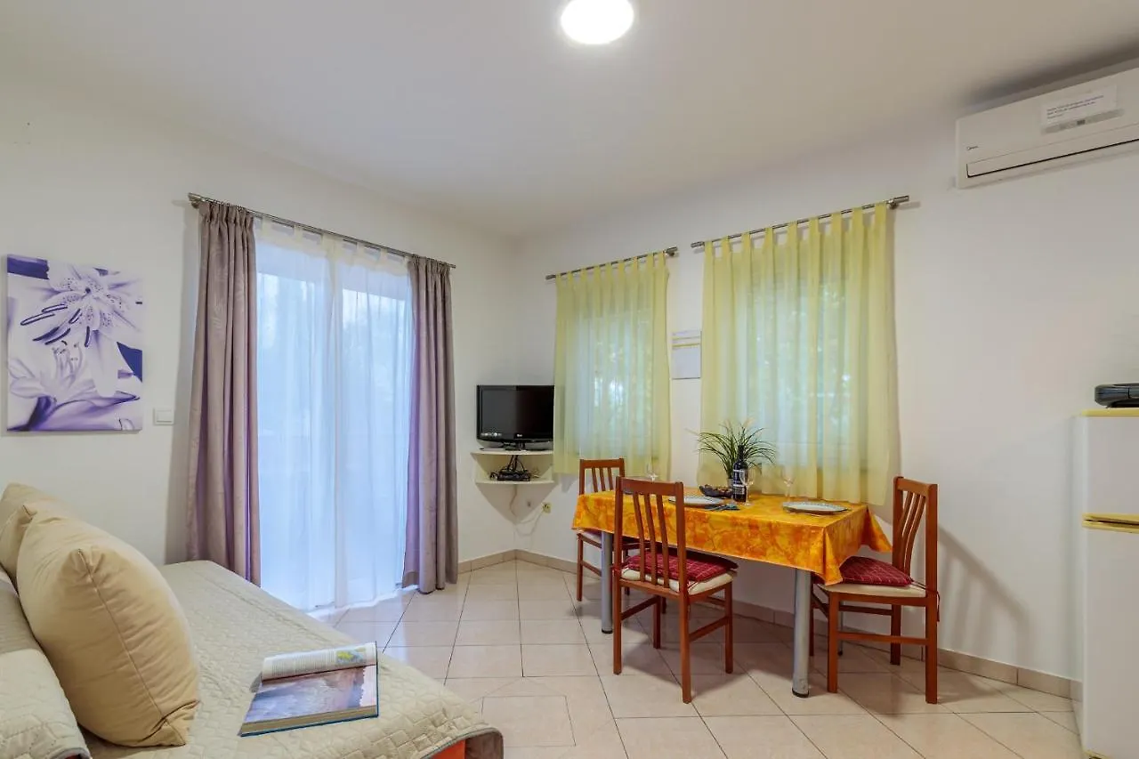 Apartments Alen Fazana