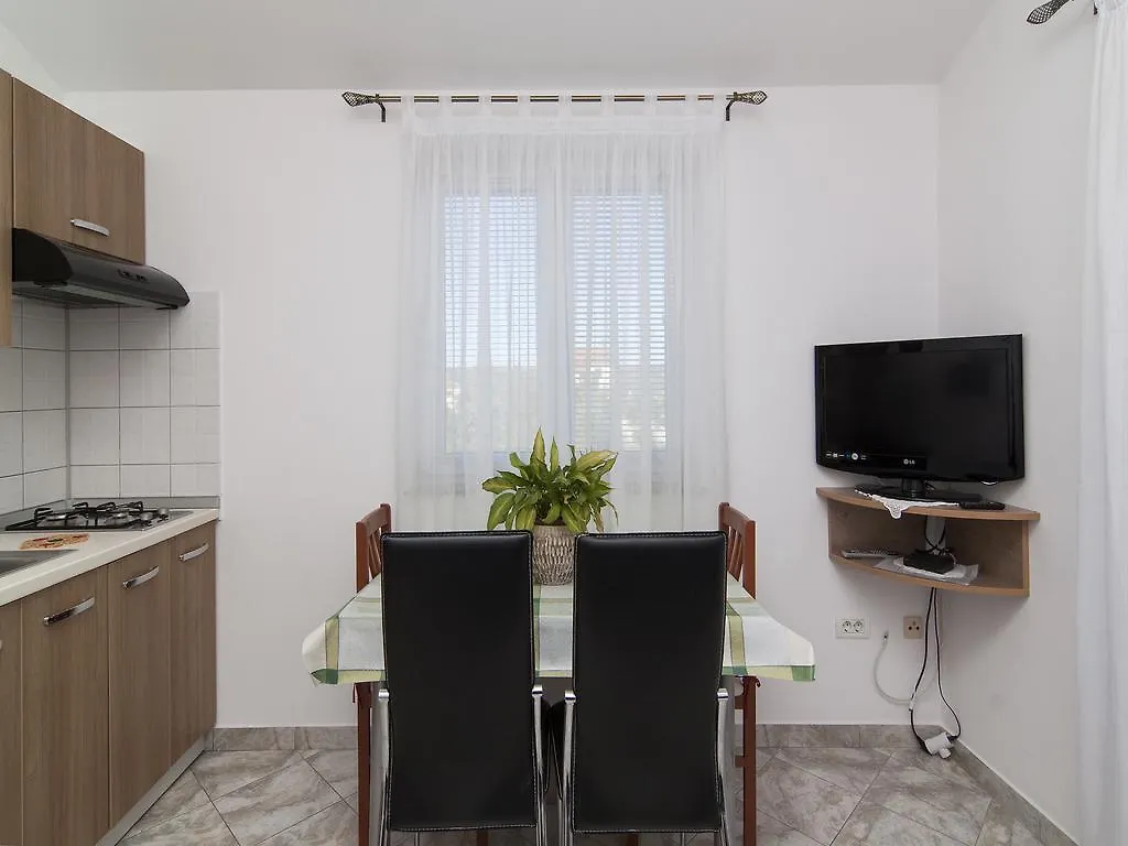 Apartments Alen Fazana