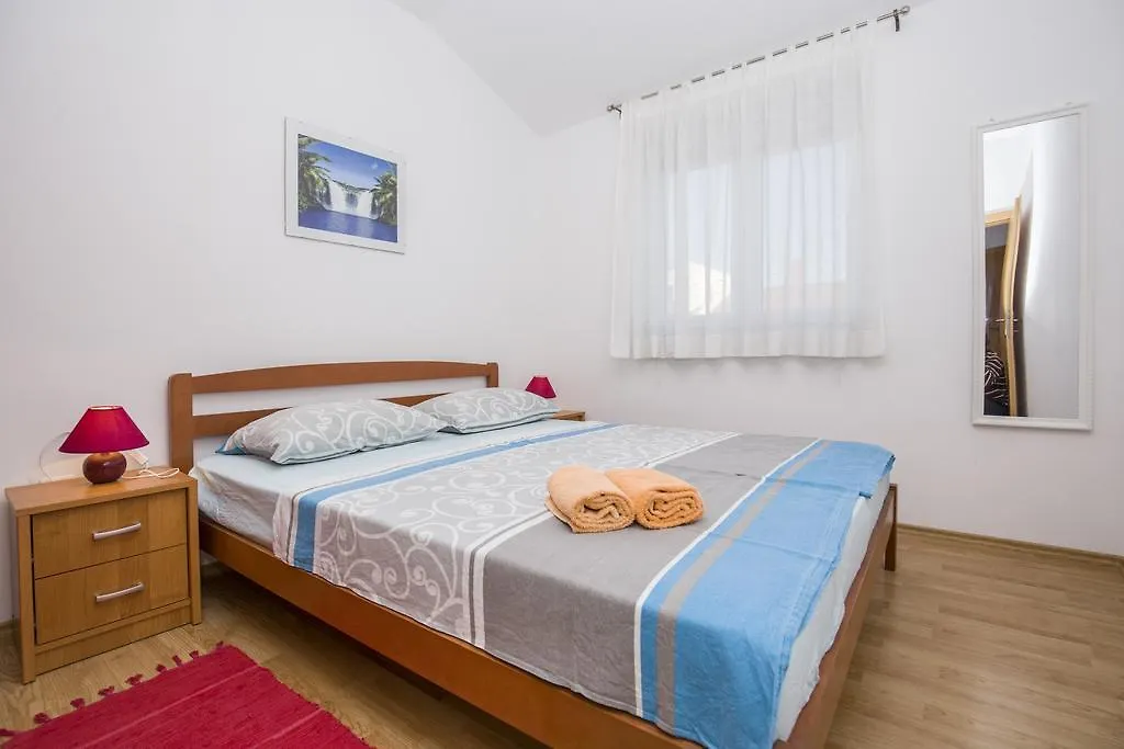 Apartments Alen Fazana
