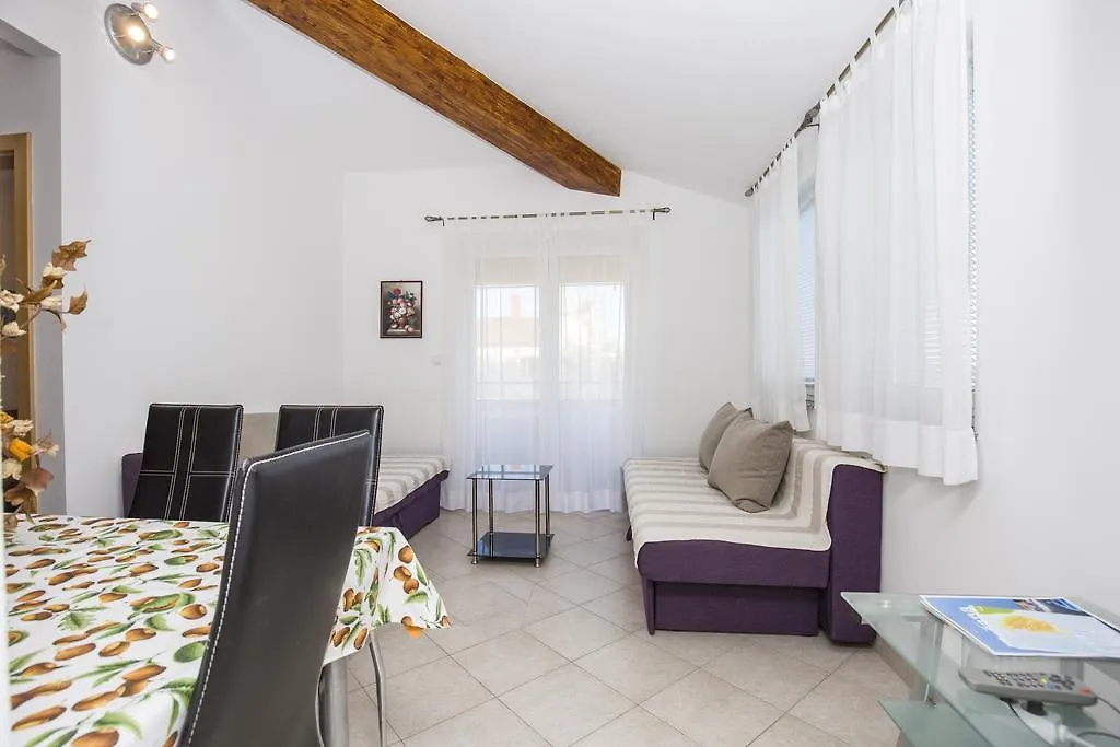 Apartments Alen Fazana